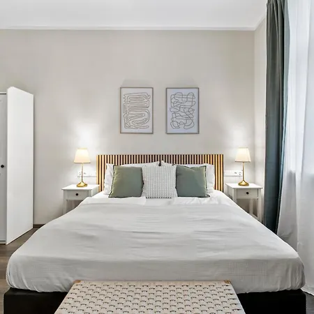 Balkon I Close To S-bahn I 5 Minutes To Mall Apartment *