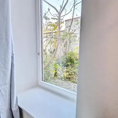 Comfortable In Lugner City Area Homestay