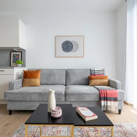 Elegant 1br Balcony Oasis By Hm Apartmán *