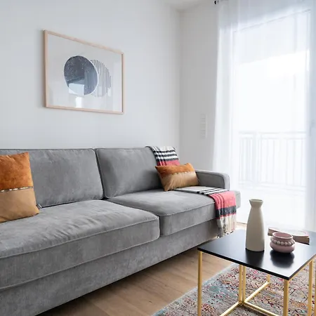 Elegant 1br Balcony Oasis By Hm