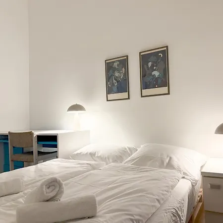 Free Parking & 2 Bedrooms