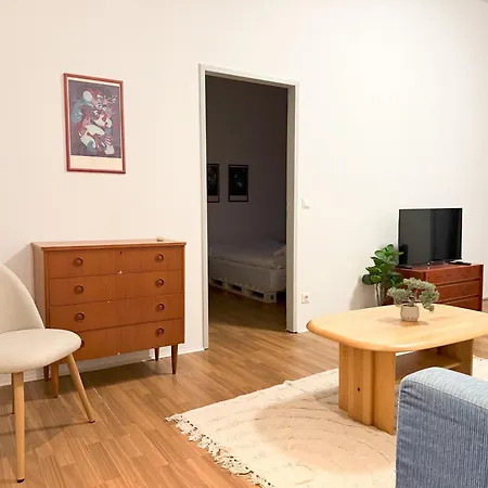 Free Parking & 2 Bedrooms