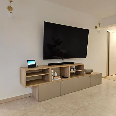Luxury With Sauna In Center *
