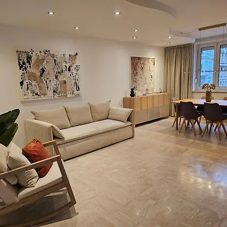 Luxury With Sauna In Center