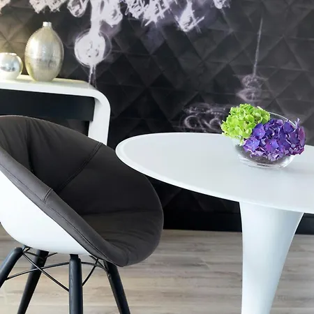 מלון Renaissance Schoenbrunn 4*