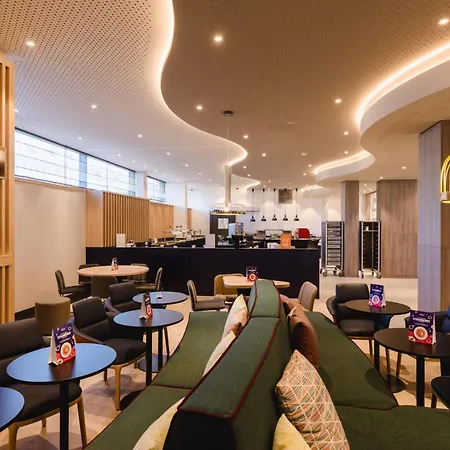 Ξενοδοχείο Hampton By Hilton West 3*