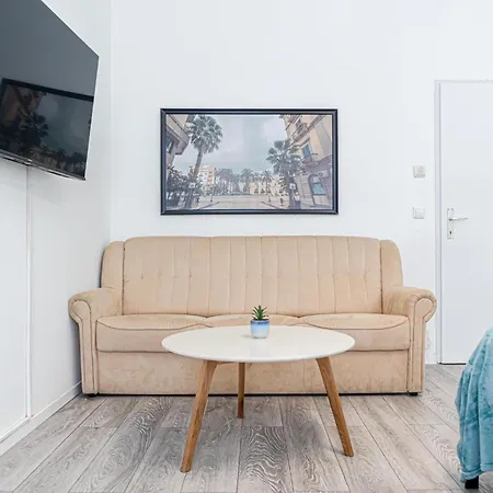 Apartment Comfy 3br For Long In Location *