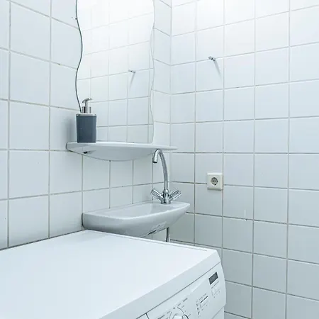 Apartment Comfy 3br For Long In Location *