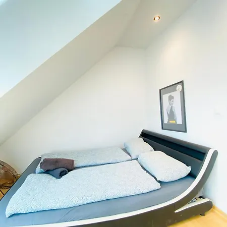 Comfy Central 4-bedroom Shared With Two Levels *