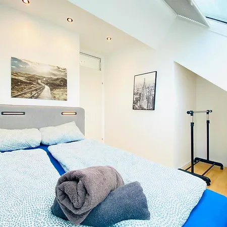 Comfy Central 4-bedroom Shared With Two Levels * Vienna