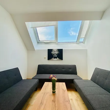 Comfy Central 4-bedroom Shared With Two Levels *