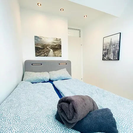 Comfy Central 4-bedroom Shared With Two Levels Apartment