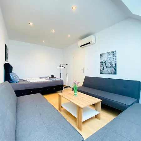 Comfy Central 4-bedroom Shared With Two Levels Apartment