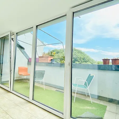 Apartment Comfy Central 4-bedroom Shared With Two Levels *