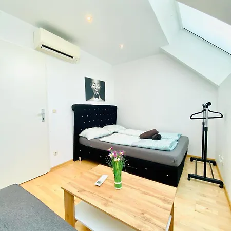 Comfy Central 4-bedroom Shared With Two Levels *