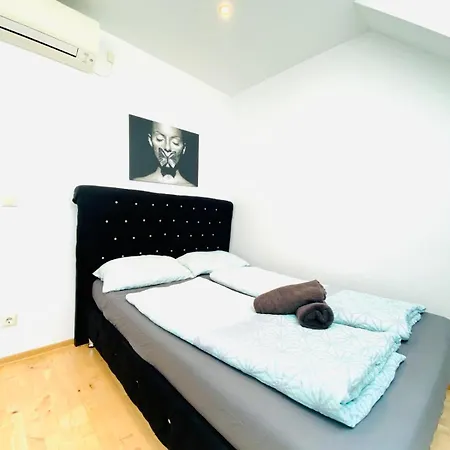Comfy Central 4-bedroom Shared With Two Levels