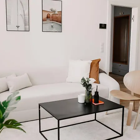 Luxury Apartment *