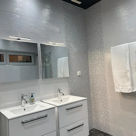 Schoenbrunn Deluxe Maisonette Apartment Vienna