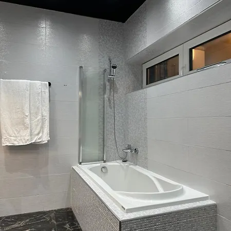 Schoenbrunn Deluxe Maisonette Apartment *