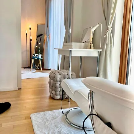 White Luxury Apartment *