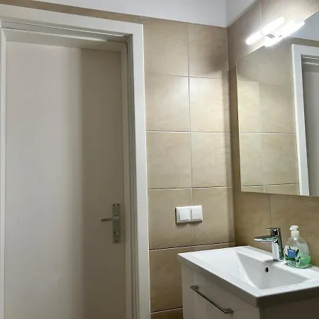 Sunny & Calm With Free Parking Apartment *