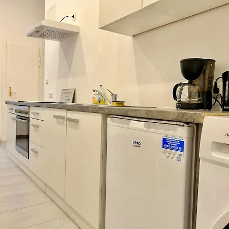 Sunny & Calm With Free Parking Apartment *