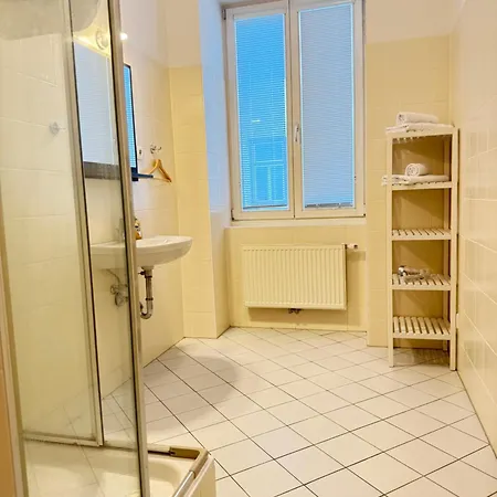 Fuer 4 Beim Westbahnhof Apartamento *