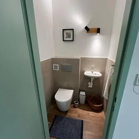 Charming New In Next To Stadthalle Apartment *