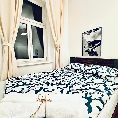 Chic 5br For 10p, With Direct Access Apartment Wien
