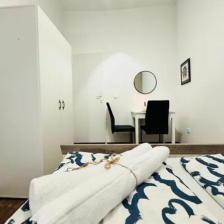 Chic 5br For 10p, With Direct Access Apartment *