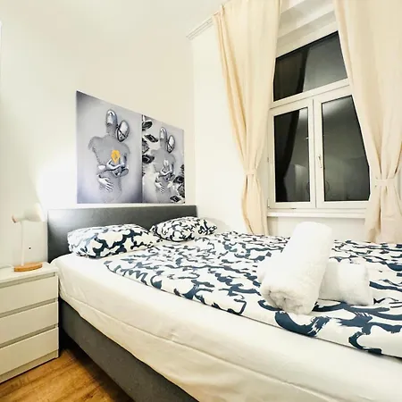 Chic 5br For 10p, With Direct Access