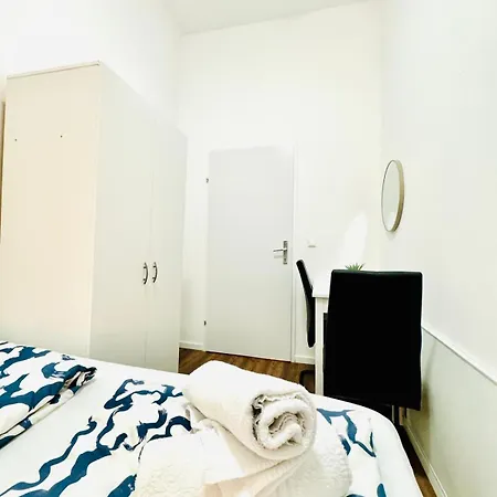 Affordable 5 Bedroom Apartment, Near Atzgersdorf Park Apartmán *