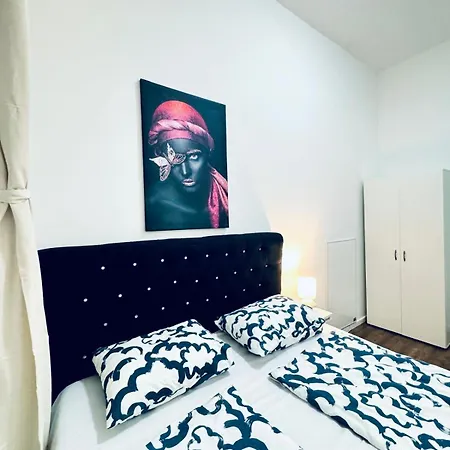 Affordable 5 Bedroom Apartment, Near Atzgersdorf Park Apartmán
