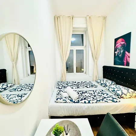Affordable 5 Bedroom Apartment, Near Atzgersdorf Park Apartmán *
