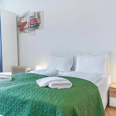 Homely Near Millenium Tower Apartment