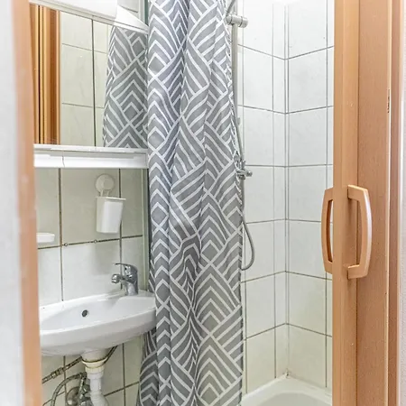 Homely Near Millenium Tower Apartment Vienna