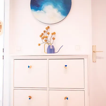 Blue In Center