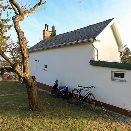 Penzion In House - Charming Retreat With Garden Metro Access Vídeň