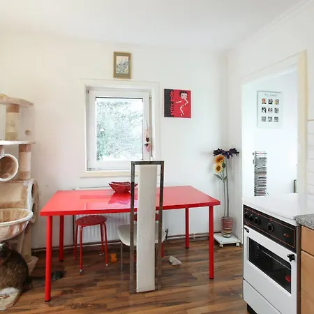 Penzion In House - Charming Retreat With Garden Metro Access Vídeň
