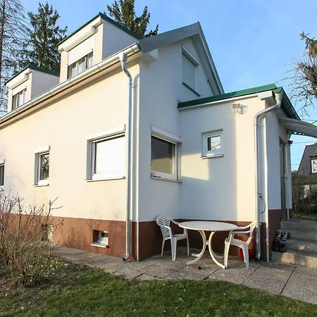In House - Charming Retreat With Garden Metro Access