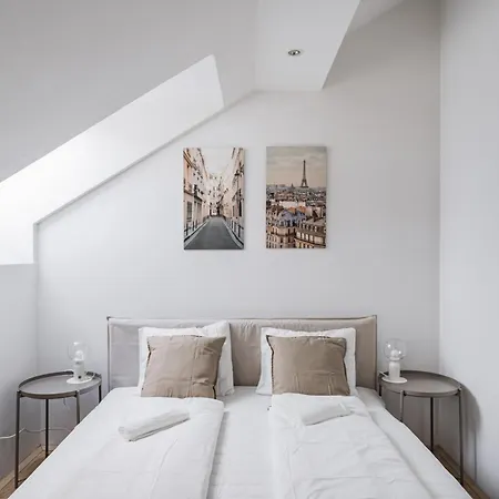 Urban Living - 18th District *