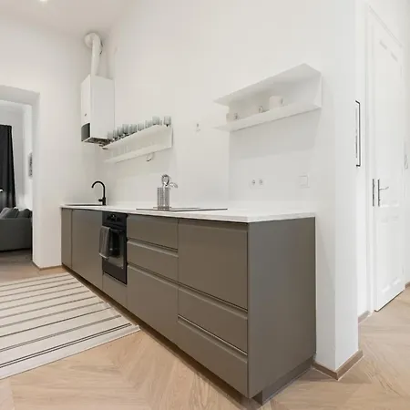Urban Living - 18th District