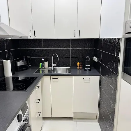 New! Centrally Located 5 Apartmán