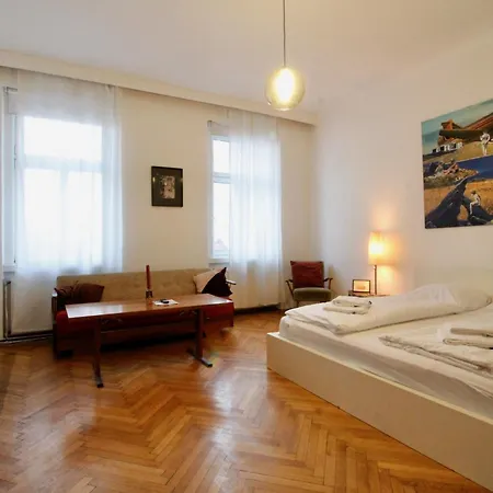 Apartment Bright Elegant Flat In Center