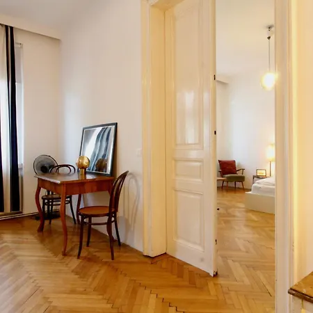 Bright Elegant Flat In Center Apartment *