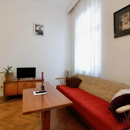 Bright Elegant Flat In Center Vienna