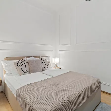 Long Term I 2 Min To U1 Columbusplatz I High Speed Wifi Апартаменты