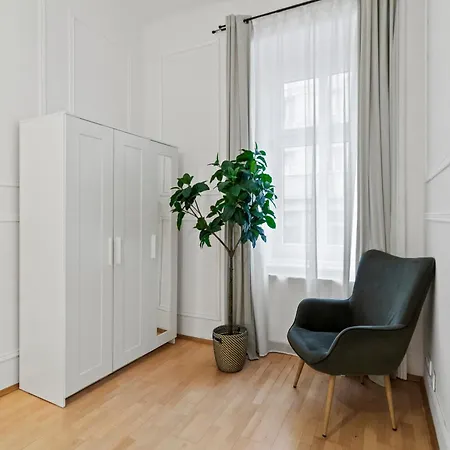 Long Term I 2 Min To U1 Columbusplatz I High Speed Wifi Апартаменты Вена