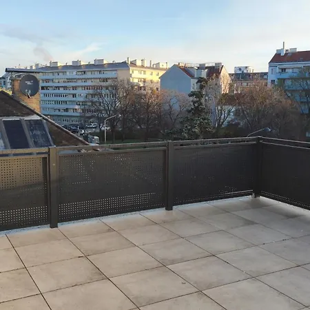 Umbrella Aparthotel *