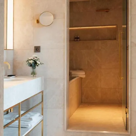 Отель Almanac Palais 5*